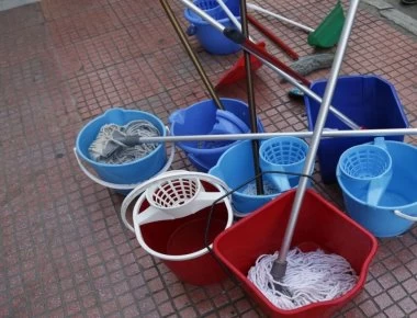 Αυτή είναι η δουλειά του σπιτιού που σύμφωνα με έρευνα... καταστρέφει τις σχέσεις